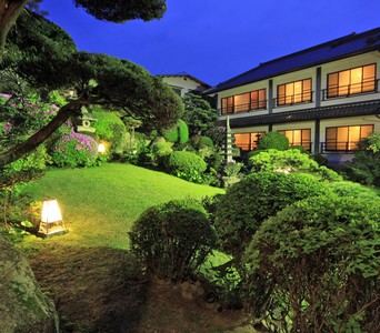 旅館かんざき 日本庭園の夜景2